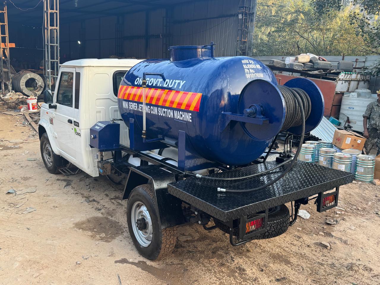 SJ Urban Clean vacuum suction tanker truck